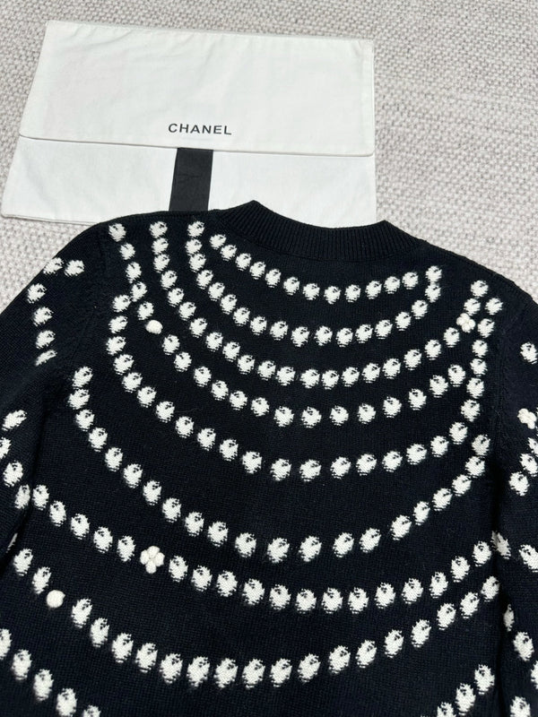 Cardigan 25 perles en cachemire noir
