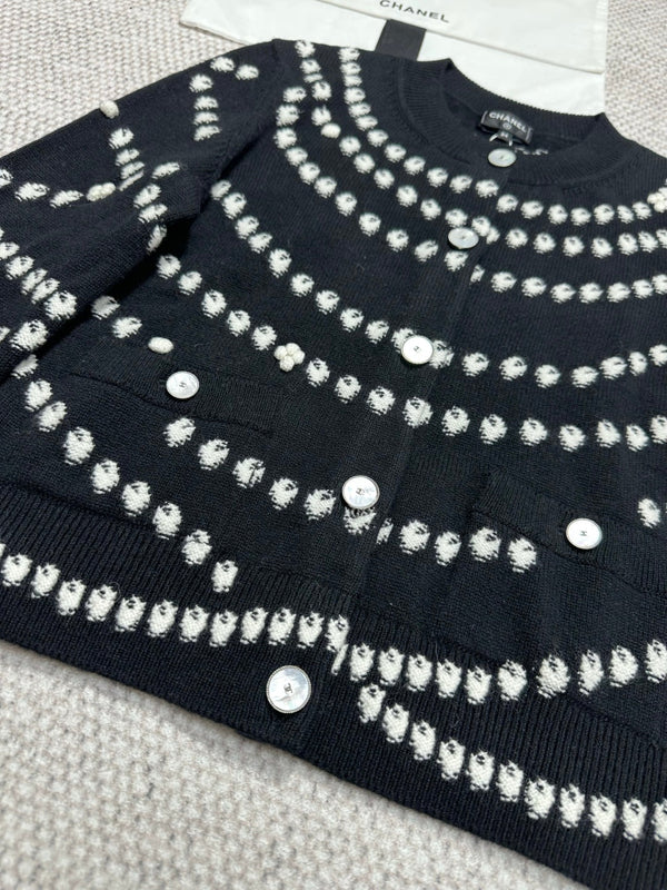 Cardigan 25 perles en cachemire noir