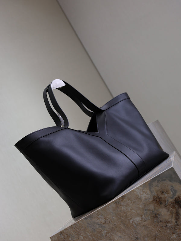 Y Tote Bag Black Cowhide