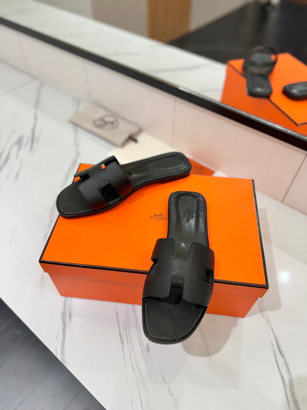 HM Oran Sandal Black Goatskin 294867