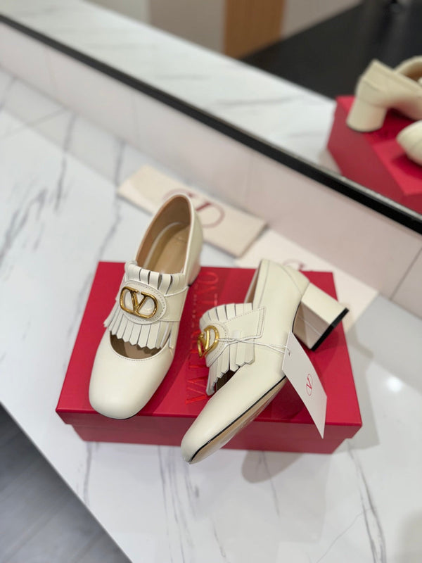 VT 2025 Signature Heeled Loafer Ivory Calf Leather 295068