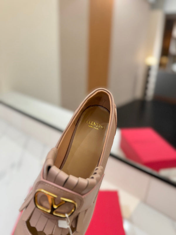 VT 2025 Signature Loafer Pure Beige Calf Leather 295074