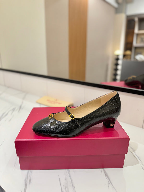 VT 25 Vlogo Signature Black Pumps Cowhide 341054