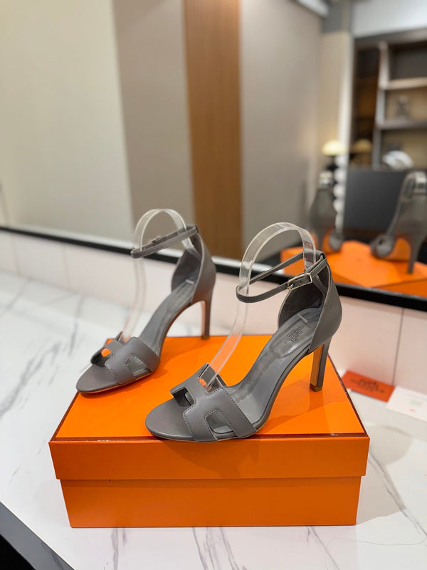 Sandali con tacco HM Joy 90mm in pelle di vacchetta grigia piatta 294925