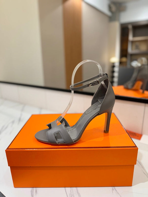 Sandali con tacco HM Joy 90mm in pelle di vacchetta grigia piatta 294925