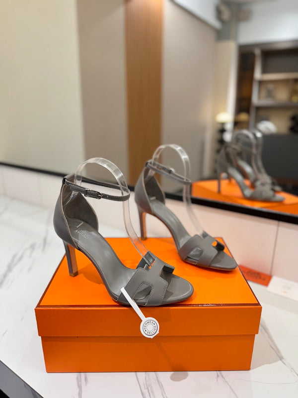 Sandali con tacco HM Joy 90mm in pelle di vacchetta grigia piatta 294925