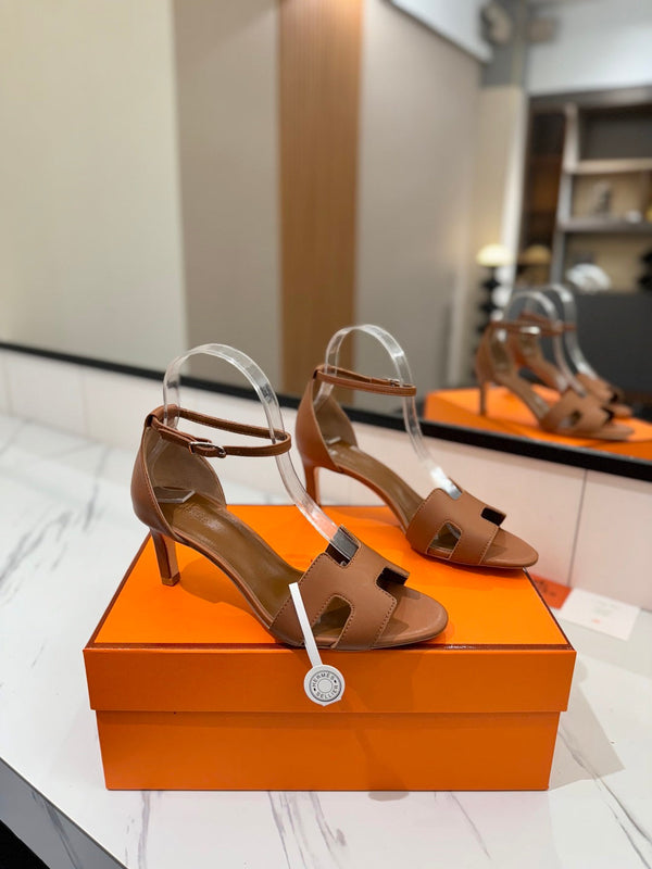 Sandali con tacco HM Joy 65mm in pelle di vacchetta marrone piatta 294930