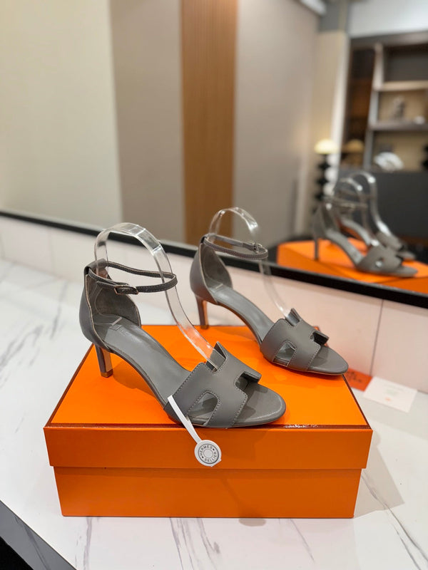 Sandali con tacco HM Joy 65mm in pelle di vacchetta grigia piatta 294933