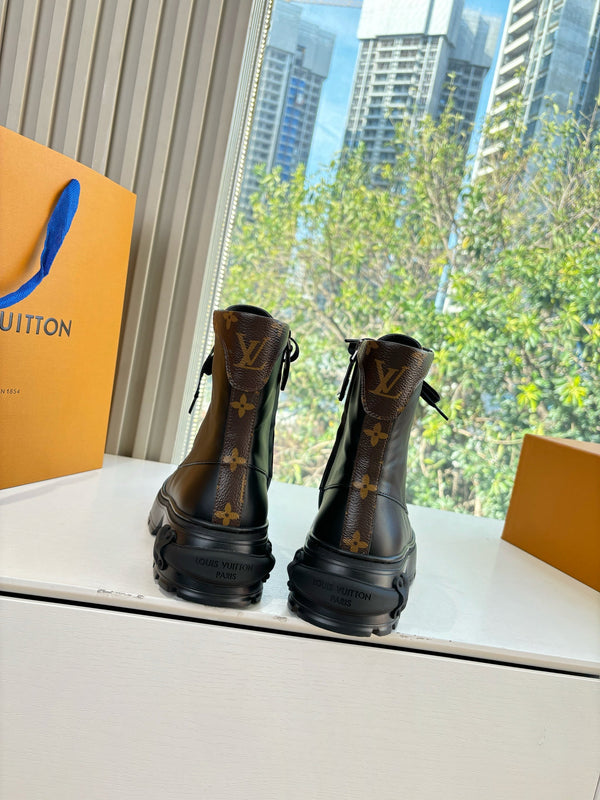 Lv Laureate Desert Boots Black Cowhide Brown Monogram Canvas 548798