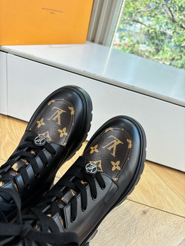 Lv Laureate Desert Boots Black Cowhide Brown Monogram Canvas 548798