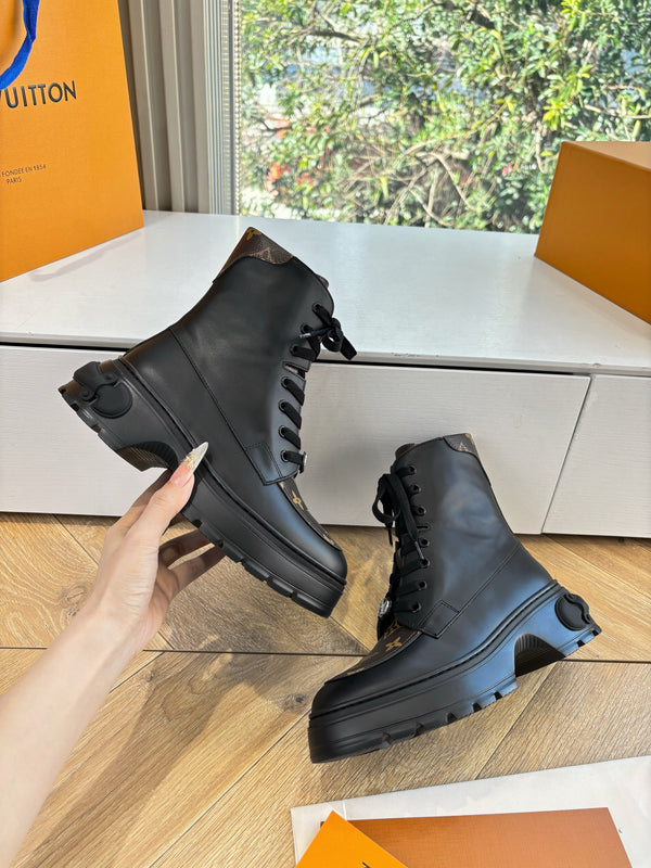 Lv Laureate Desert Boots Black Cowhide Brown Monogram Canvas 548798