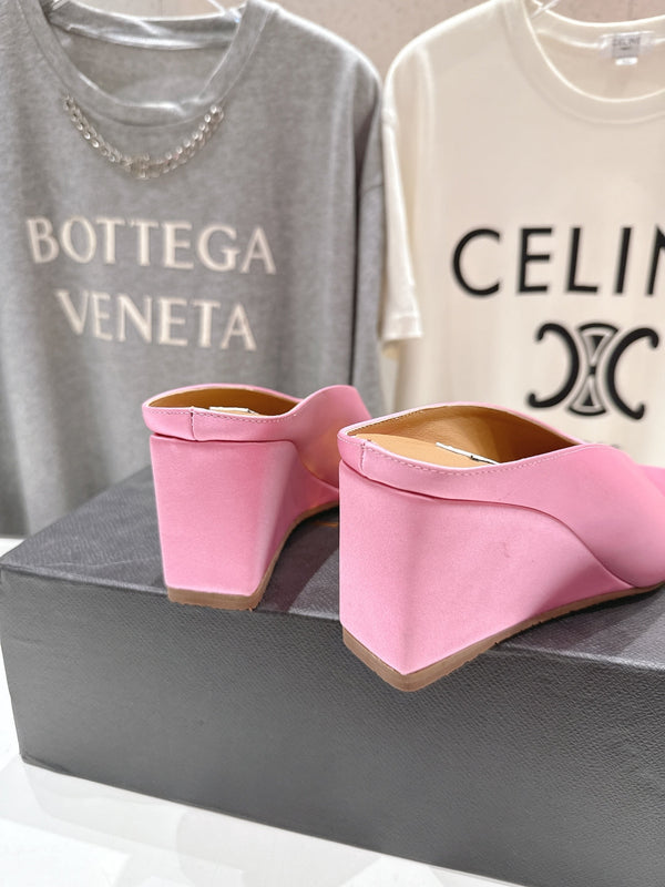 Alaia 25 Cube Wedge Mules Pink Silk Sheepskin 300082