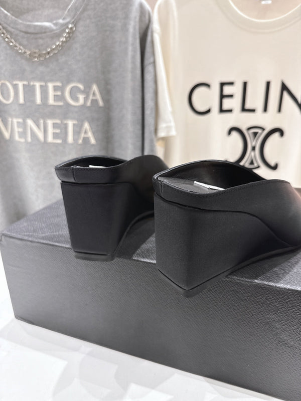 Alaia 25 Cube Wedge Mules Black Silk Sheepskin 300084