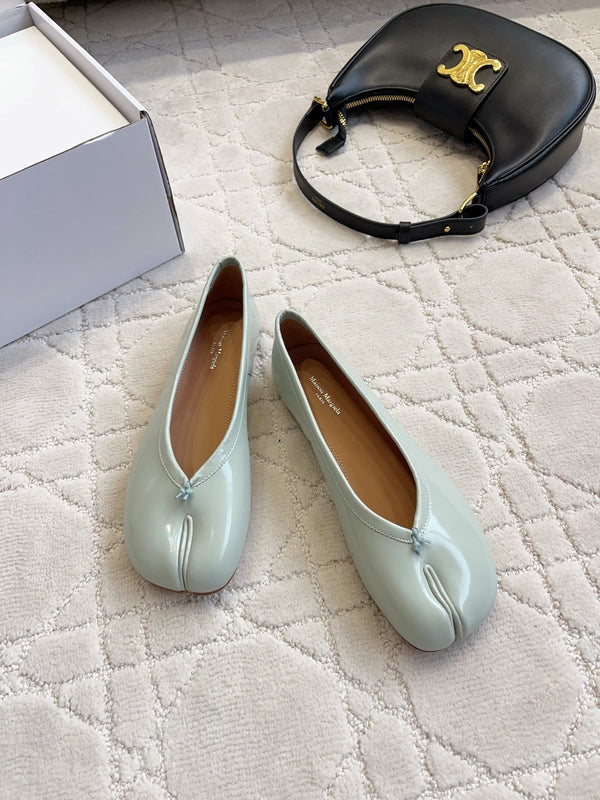 MM Tabi Shoes Flat Pale Mint Patent Leather 808645