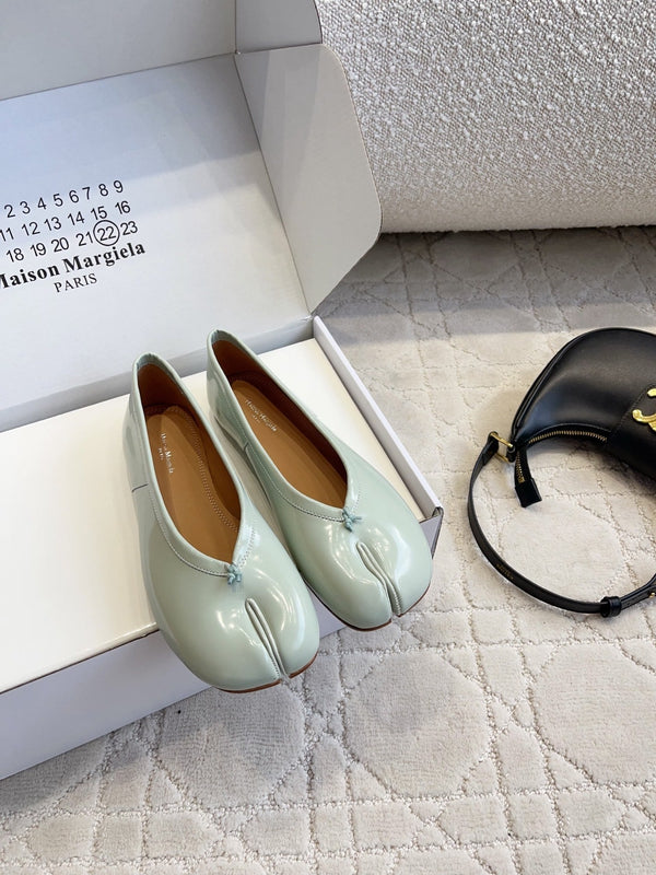 MM Tabi Shoes Flat Pale Mint Patent Leather 808645