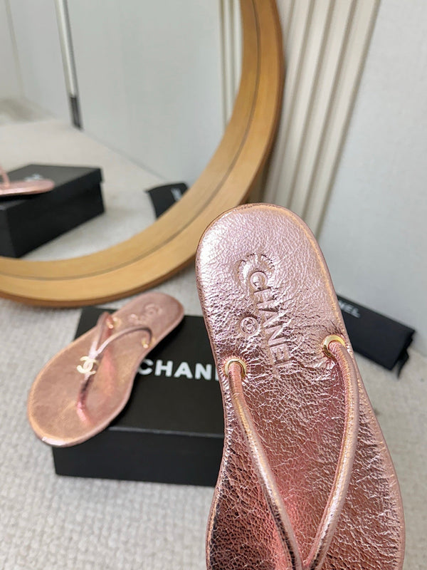 CC 2026 Thong Sandal Pink Metalic Calfskin 826475