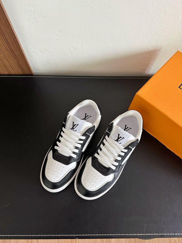 Sneaker LV Stadium in pelle di mucca monogrammata bianca e nera