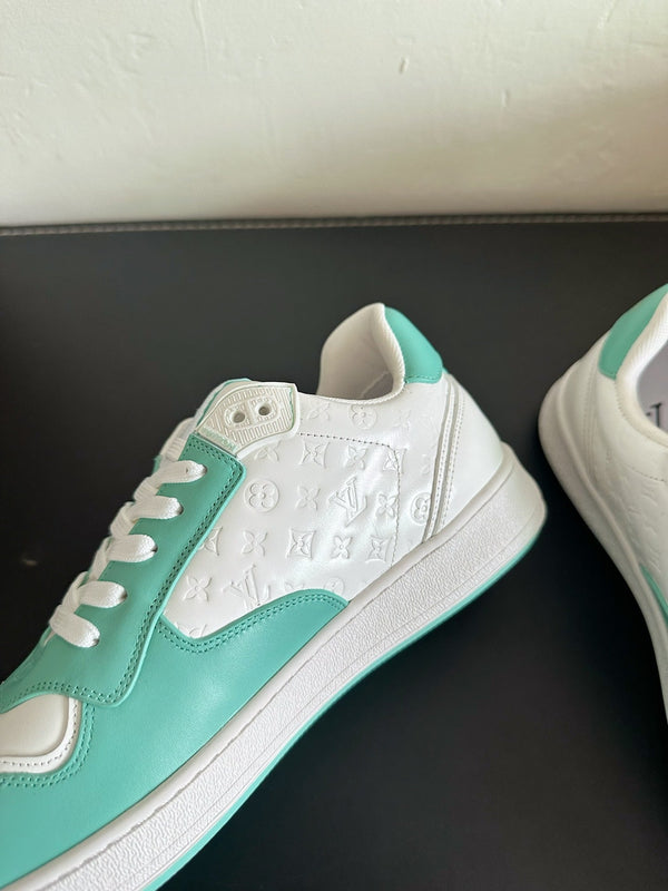 Sneaker LV Stadium in pelle di mucca monogrammata verde acqua, mix bianco