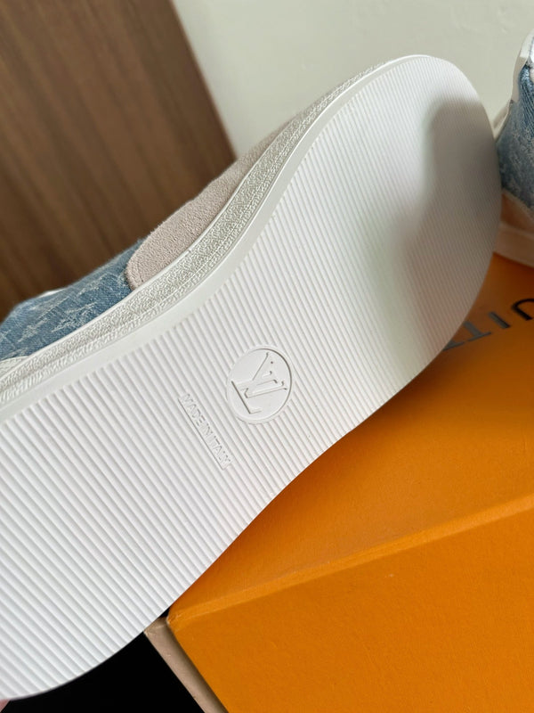 Sneaker LV Stadium in pelle scamosciata monogrammata blu mix marrone