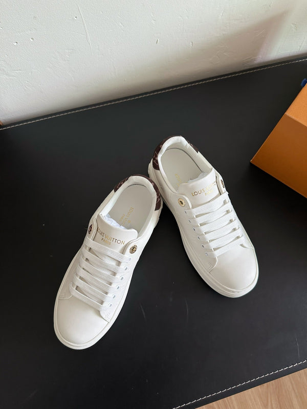 Sneakers LV Time Out in pelle di vitello monogrammata bianca e marrone