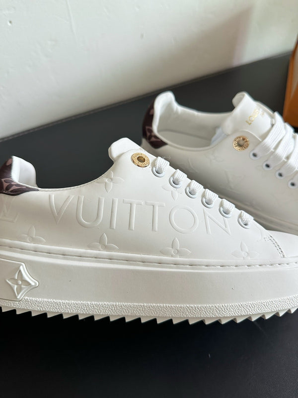 Sneakers LV Time Out in pelle di vitello monogrammata bianca e marrone