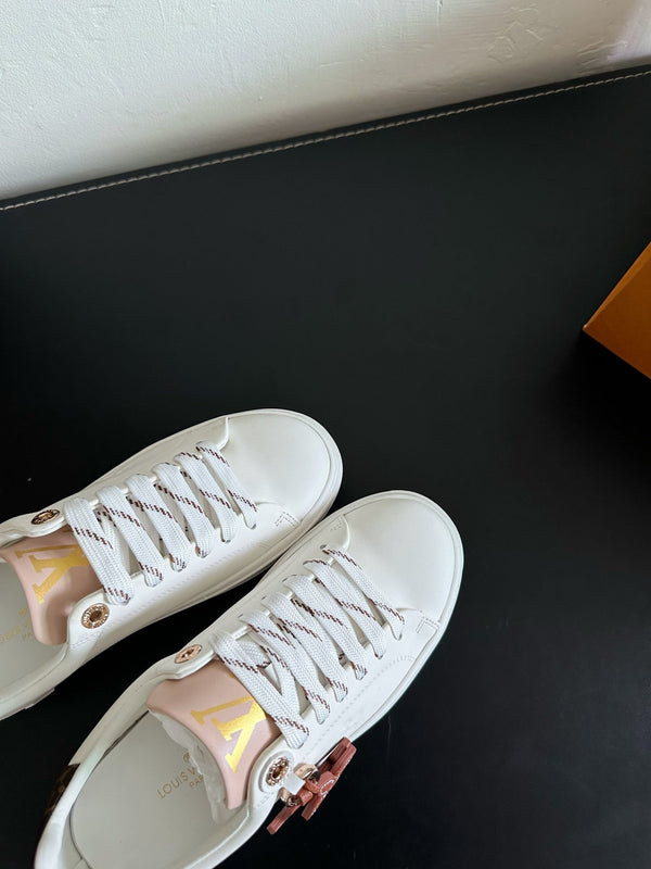 Sneakers LV Time Out in pelle di vitello bianca e marrone
