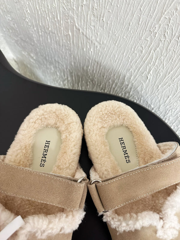 HM Chypre Sandal In Light Brown Mix White Suede And Fleece Lining 961139
