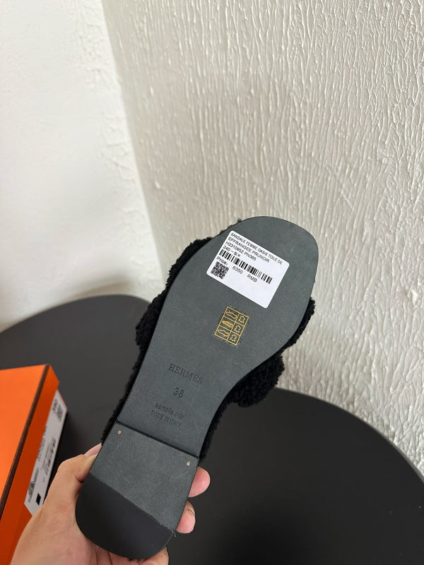 HM Oran Sandal Black Wool Fleece 961011