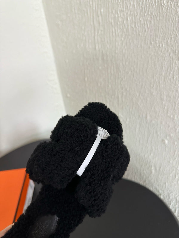 HM Oran Sandal Black Wool Fleece 961011