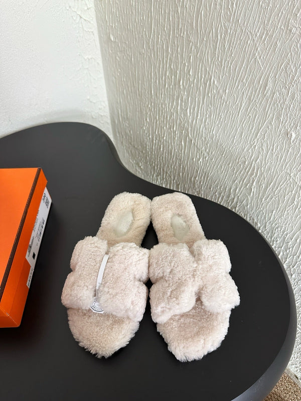 HM Oran Sandal White Wool Fleece 961012