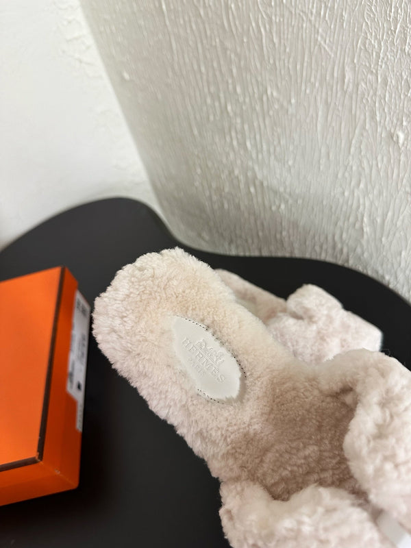 HM Oran Sandal White Wool Fleece 961012