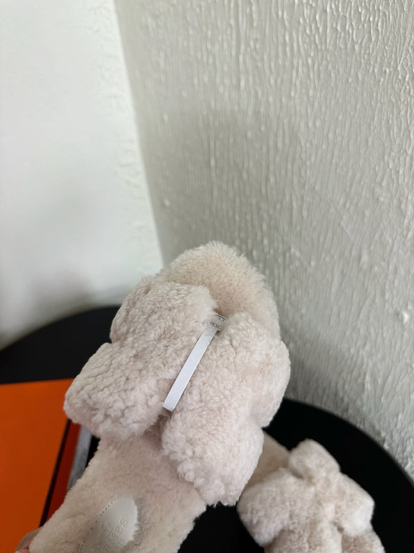 HM Oran Sandal White Wool Fleece 961012