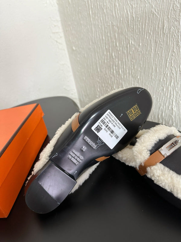 HM Oz Mule Black Mix White Lambskin Lined With Wool Fleece 961093