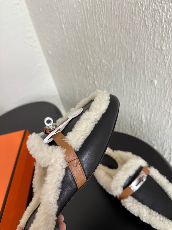 HM Oz Mule Black Mix White Lambskin Lined With Wool Fleece 961093