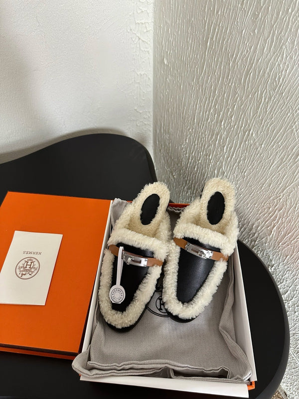 HM Oz Mule Black Mix White Lambskin Lined With Wool Fleece 961093