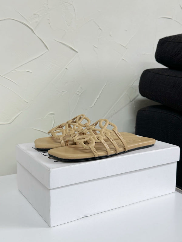 Petal Anagram Slide in Beige Soft Calfskin 273516