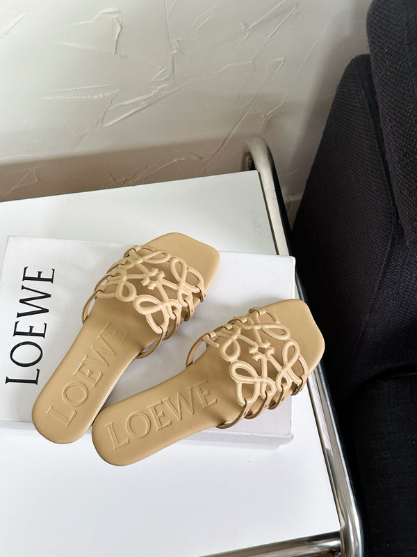 Petal Anagram Slide in Beige Soft Calfskin 273516