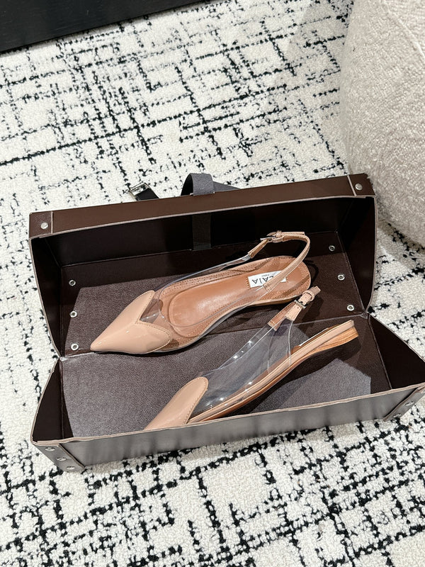 slingback alaia piatte in pelle di agnello beige ottico a forma di cuore