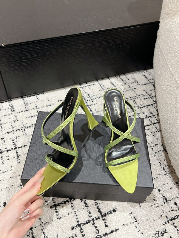 SANDALI ALTI CON CINTURINO IN CRISTALLI IN SETA VERDE PERA