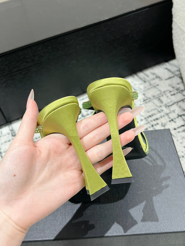 SANDALI ALTI CON CINTURINO IN CRISTALLI IN SETA VERDE PERA