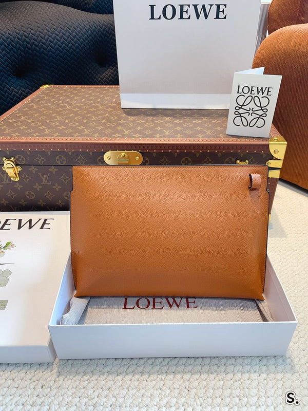 LOE POUCH CLUTCH BAG 30 IN WARM DESSERT CALFSKIN