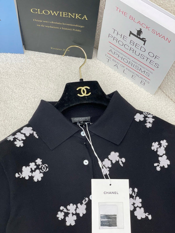 Polo Chanel 2026 en coton noir et blanc à imprimé floral