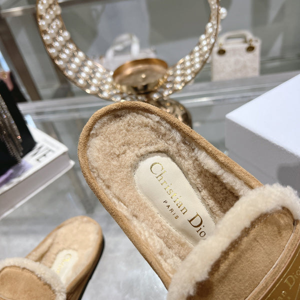 CD Boy Mule in pelle scamosciata marrone chiaro con fodera in pile 996446