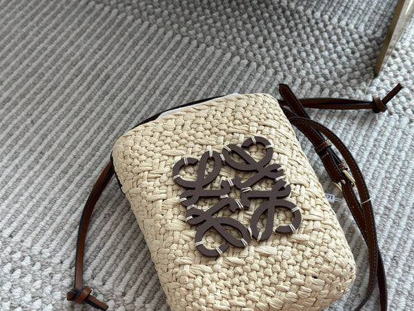 LOE ANAGRAM 18 SQUARE POCKET IN IRACA PALM