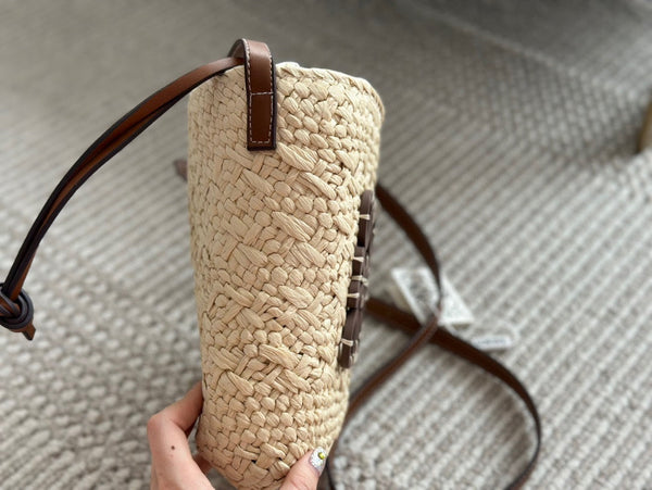 LOE ANAGRAM 18 SQUARE POCKET IN IRACA PALM