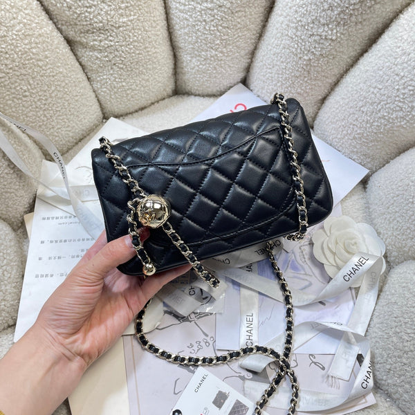 CC 26s Flap Bag 20 In Black Lambskin