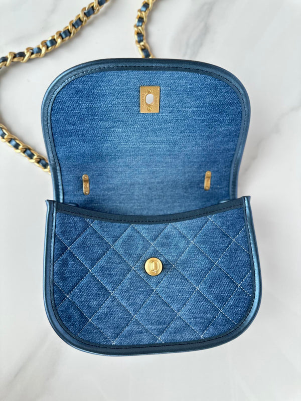CC SMALL 20 CROSSBODY BAG IN LIGHT BLUE DENIM DIP AND GOLD METALLIC
