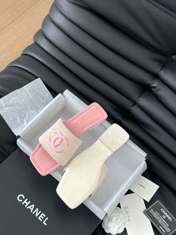 WOVEN SLIDE IN RAFFIA AND LIGHT PINK LAMBSKIN