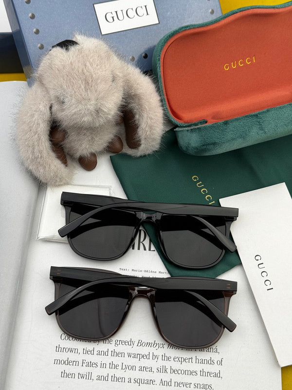 OCCHIALI DA SOLE CON MONTATURA QUADRATA G77722 IN ACETATO