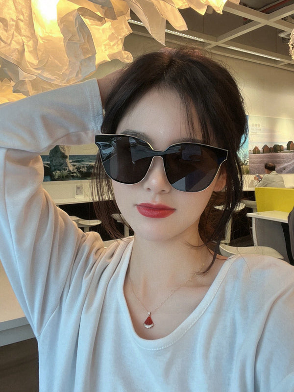 OCCHIALI DA SOLE CON MONTATURA A FARFALLA G580 IN ACETATO